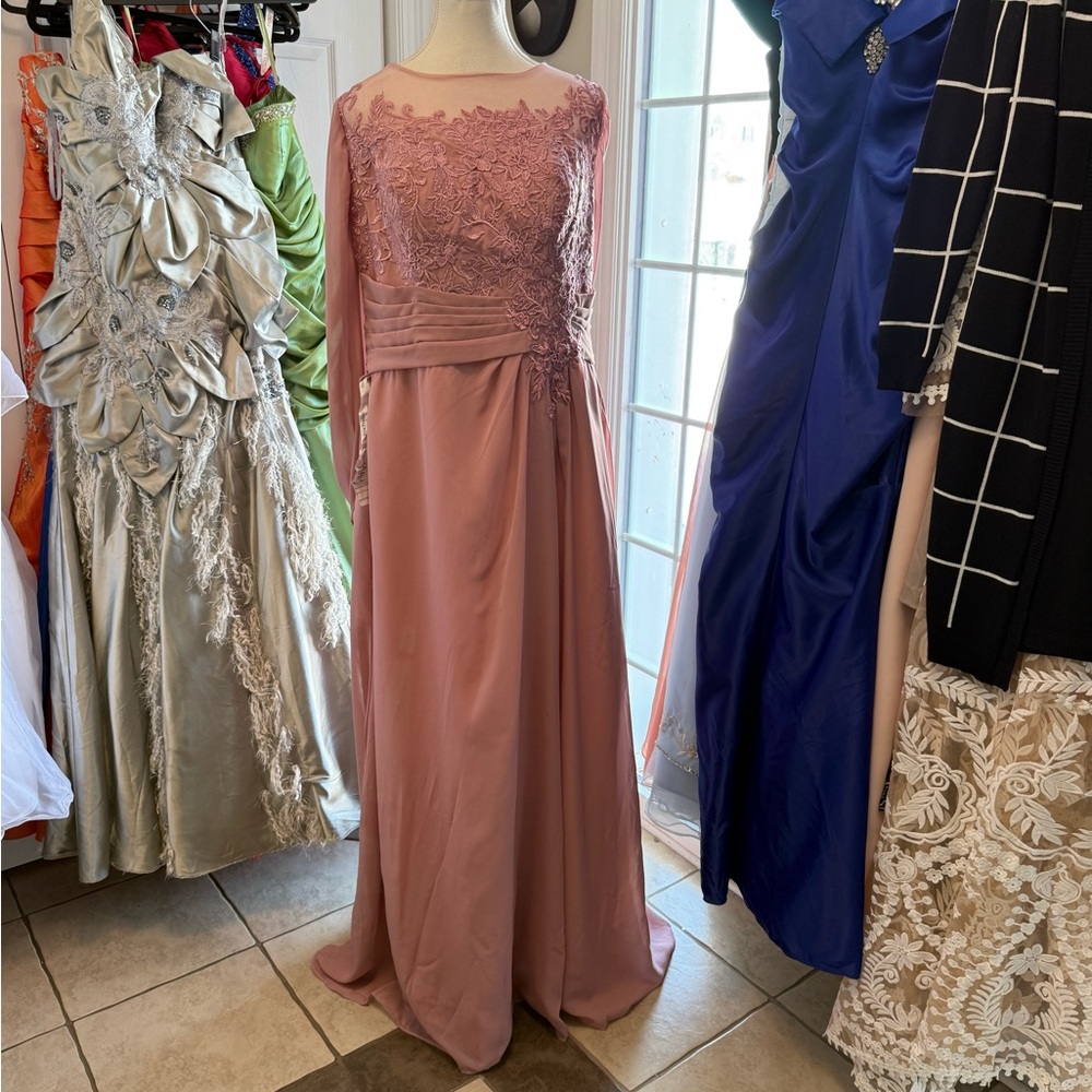 Rose  Lace unique Sleeve Gown